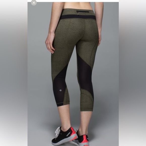 lululemon athletica Pants - Lululemon athleta Run Inspire Crop II Dottie Dash Fatigue Green Black 6